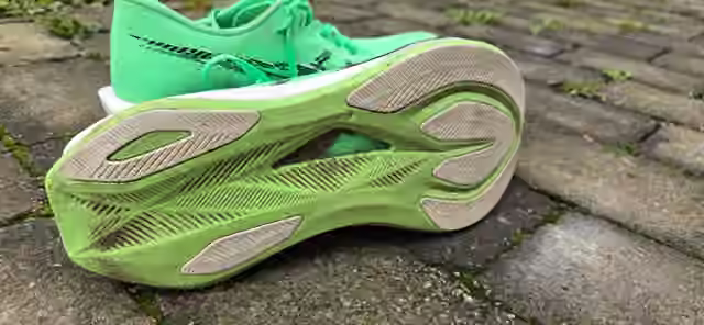 The outsole of ASICS Sonicblast from Watshoo’s own review.